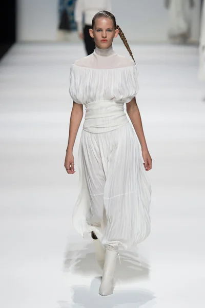 Look 12